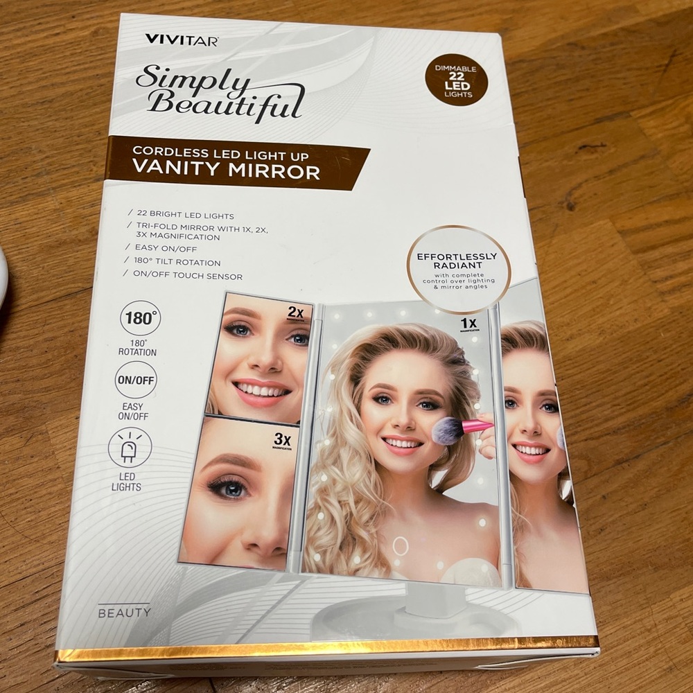 Vivitar NIB Cordless LED Light Up Vanity Mirror Tilt 3X Magnifying.